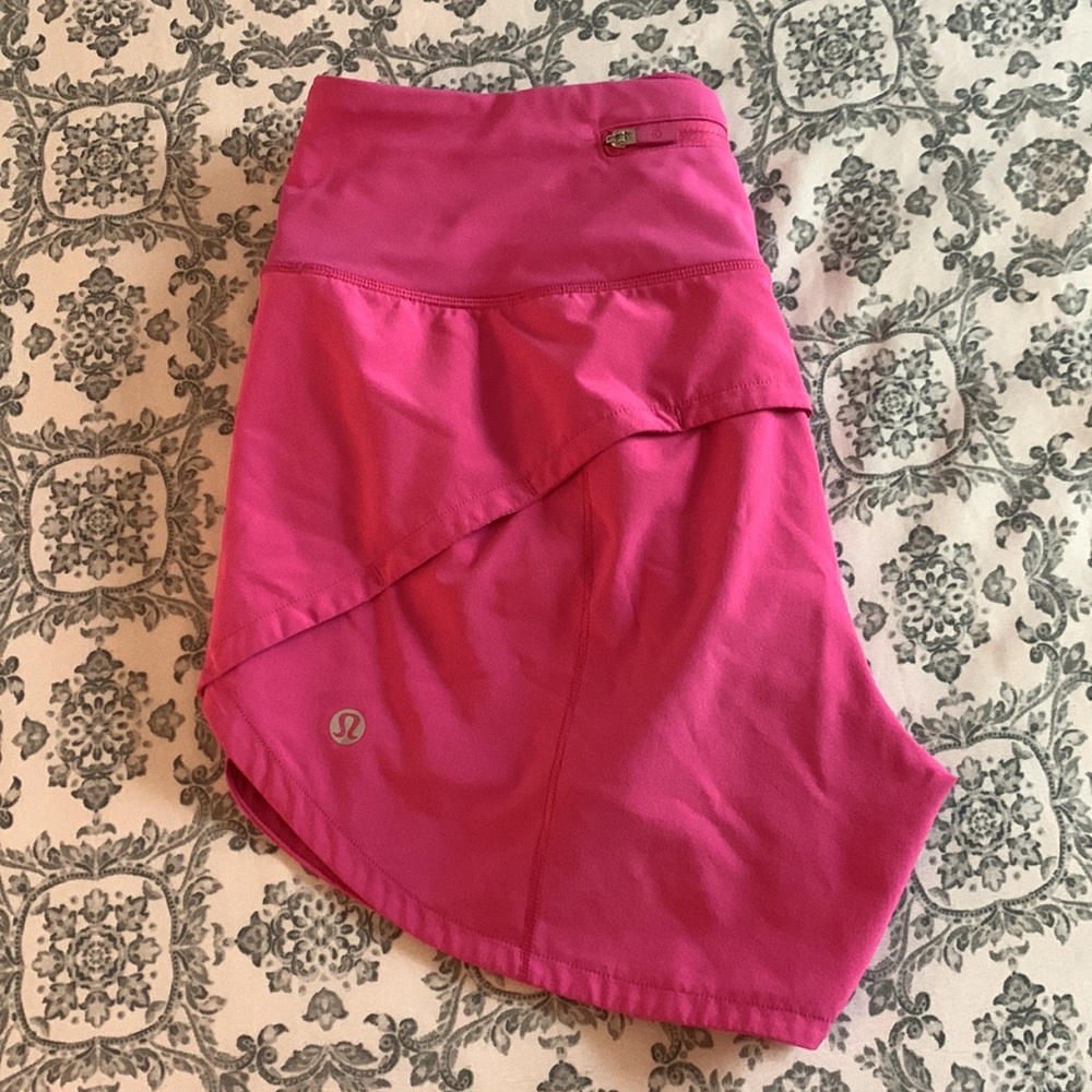 Lululemon speed up low rise lined shorts, size 4, sonic pink